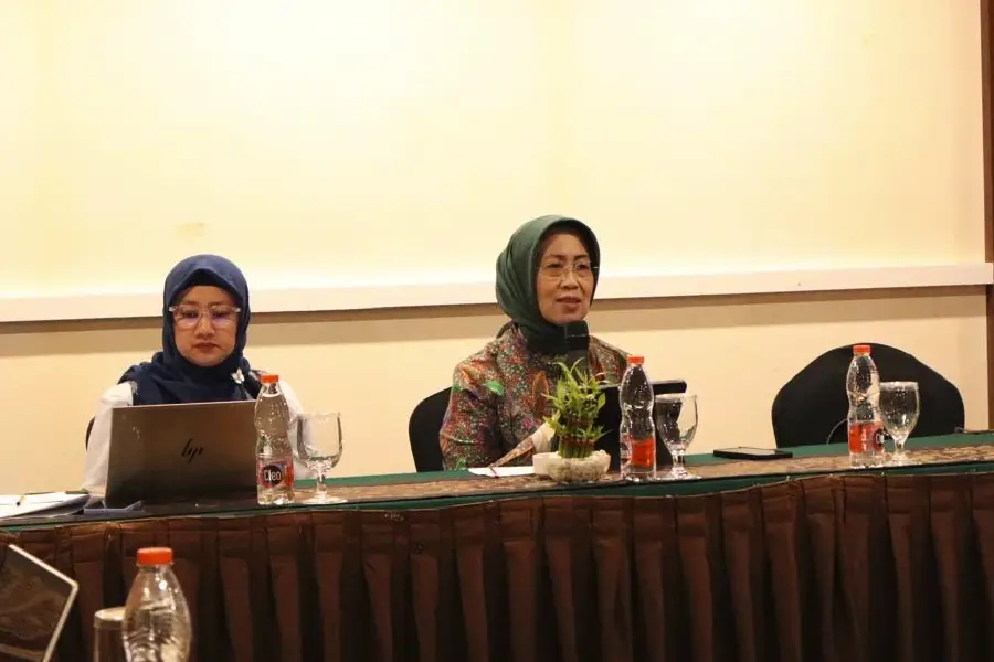 Ninik Rahayu saat memaparkan pemahaman dalam meliput berita kekerasan seksual dengan memperhatikan kepentingan terbaik bagi korban (foto: Dok Diskominfo Kalsel)