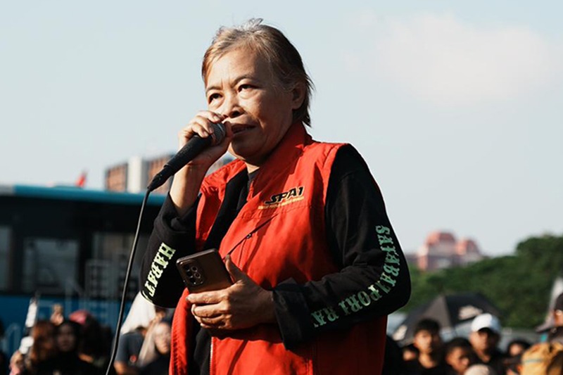 Lily Pujiati dan Jejak Perjuangan Perempuan Ojol di Jalanan